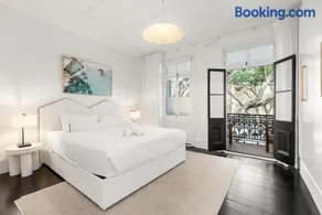5BR Paddington Home w Private Parking and Studio - Image 2