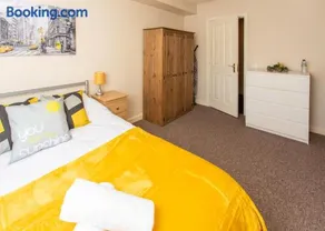 Ample Comforts, Centrally Located, Town Centre - Image 5
