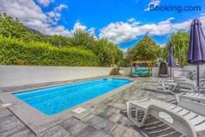 AS Apartments with swimming pool and a large yard - Image 2