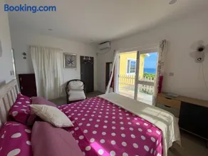 Waves Villa Guesthouse - Image 2
