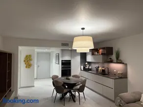 2-bedroom apartment with breathtaking ocean view - Image 4