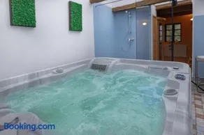 Kégli apartmanok és fürdőház Hollókő - Image 1