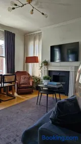 Charming Bright 2-Bed Heritage Flat, Battersea Park, London - Image 1