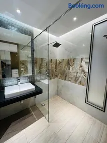 High Rise Black Theme Jacuzzi Studio -14th floor - Image 4