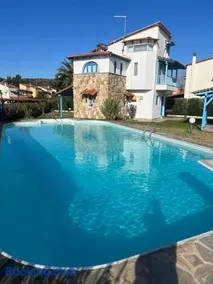 Blue house - Image 2