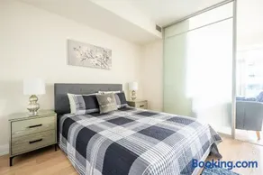 Cozy 1 BR & Den Condo in North York Free Parking - Image 3