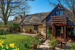 Laburnum Cottage Broadway - Image 1