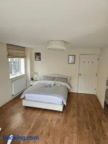 Extra Large Bedroom Dartford - Image 2