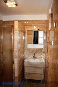 Főnix Apartmanház - Image 1