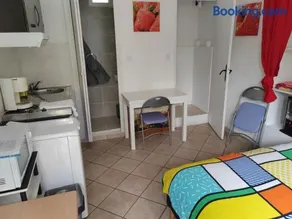 80 m2 appartement indépendant, 4 personnes et plus, piscine et jardin Direct Gare Aéroport - Image 3