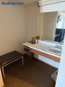 Royal Inn - Image 5