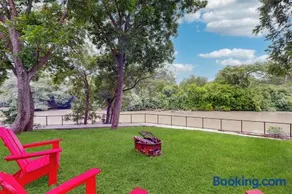 Riverfront retreat w/ wraparound deck, Movie Room, Firepit - Image 2