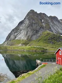 Lofoten Bed & Breakfast Reine - Rooms & Apartments - Image 2