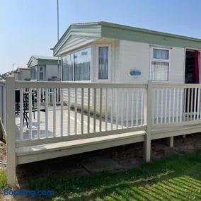 Sealands park, sleeps 6, WiFi, heating, veranda,beach access - Image 1
