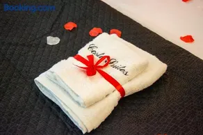 Hesperia Suite - Jacuzzi & Garden - Image 3