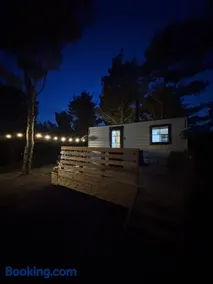 Evergreen hut - Image 3