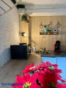 Love Room avec Jaccuzi, Red Room & Jardin - Image 4