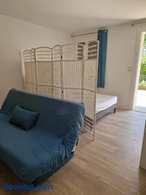 Quiet two bedroom apartment which is accessible and convenient in the centre of gap - Image 2