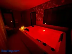 Appartement Nympha - Jacuzzi Privatif - Luxe & Intimité - Image 3