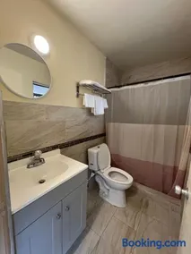 Budget Inn - Image 1