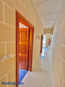 Sunny Xlendi Apartment with Terrace & Balcony - Image 2