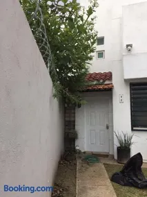 Casa para 4 personas equipada y amueblada con cochera en fraccionamiento Av López Mateos en Tlajomulco de Zúñiga Jalisco - Image 2