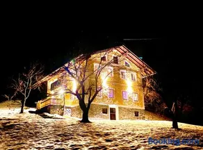 Holiday home, shower and bath, toilet, 3 bed rooms - Image 5