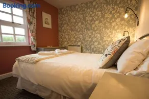 Tissington Cottage- Darwin Lake Holiday Village - Image 3