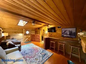The Cozy Cabin - Image 3
