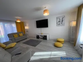 3 Bedroom House Accommodation near Goodwood - Image 5
