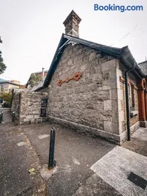 Alpha Cottage - Image 2