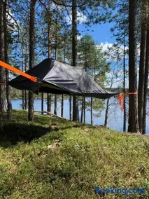 Svevetelt på privat holme - Image 1