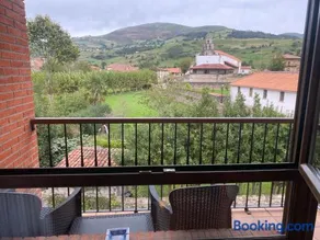 Amplio y céntrico piso con buenas vistas en Selaya - Image 3