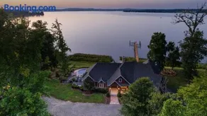 Veazey Cove Coastal Lodge BAYFRONT with POOL and DOCK - Image 1