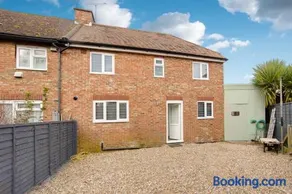 Your Perfect Ashford Retreat Pet-Friendly & Business Ready - Image 2