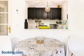 Cozy 2-room apartment with a pool, beach 8 min away! - Image 2
