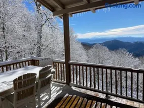 Rocky Top Mountain Getaway - Image 2