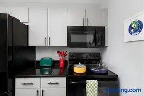Mariocore Downtown Royal Oak Apartment - 2 BDRM - Image 2