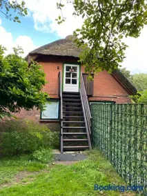 Stilvolle Ferienwohnung unter Reet in Windbergen - Image 2