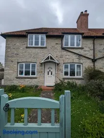 Cosy family cottage south Somerset - Image 1