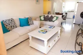 Seashades 2BR 1 full and 1 half bathrooms Condo with pool Close to beach Sleeps 4 - Image 1
