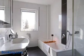 Lumen Homes - Design-Apartment nahe Audi und Altstadt, 3 Zimmer, über 100 m2, Balkon - Image 4