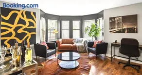 Luxe 2BR 2 Bath Prime Uptown with Free parking - Image 2