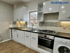 Lichfield City Cathedral Walk 3 Bedroom Coachhouse - Image 2
