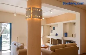 Charming Villa with Sea View in Karistos - Image 3