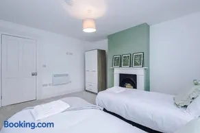 Sleeps 4, Duplex Apartment, Long Term Disc - Image 4