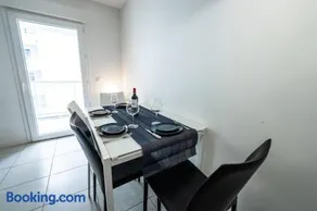 Spacious apartment in Talence - Image 2