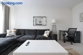 3 Bedroom House in Ebbsfleet - Image 1