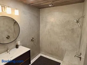 2 Room Suite with Kitchenette - Image 2