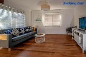 Holiday House - Image 3